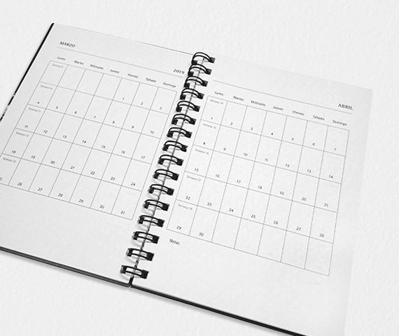 Interior de agenda personalizada FINEART, con calendario semanal